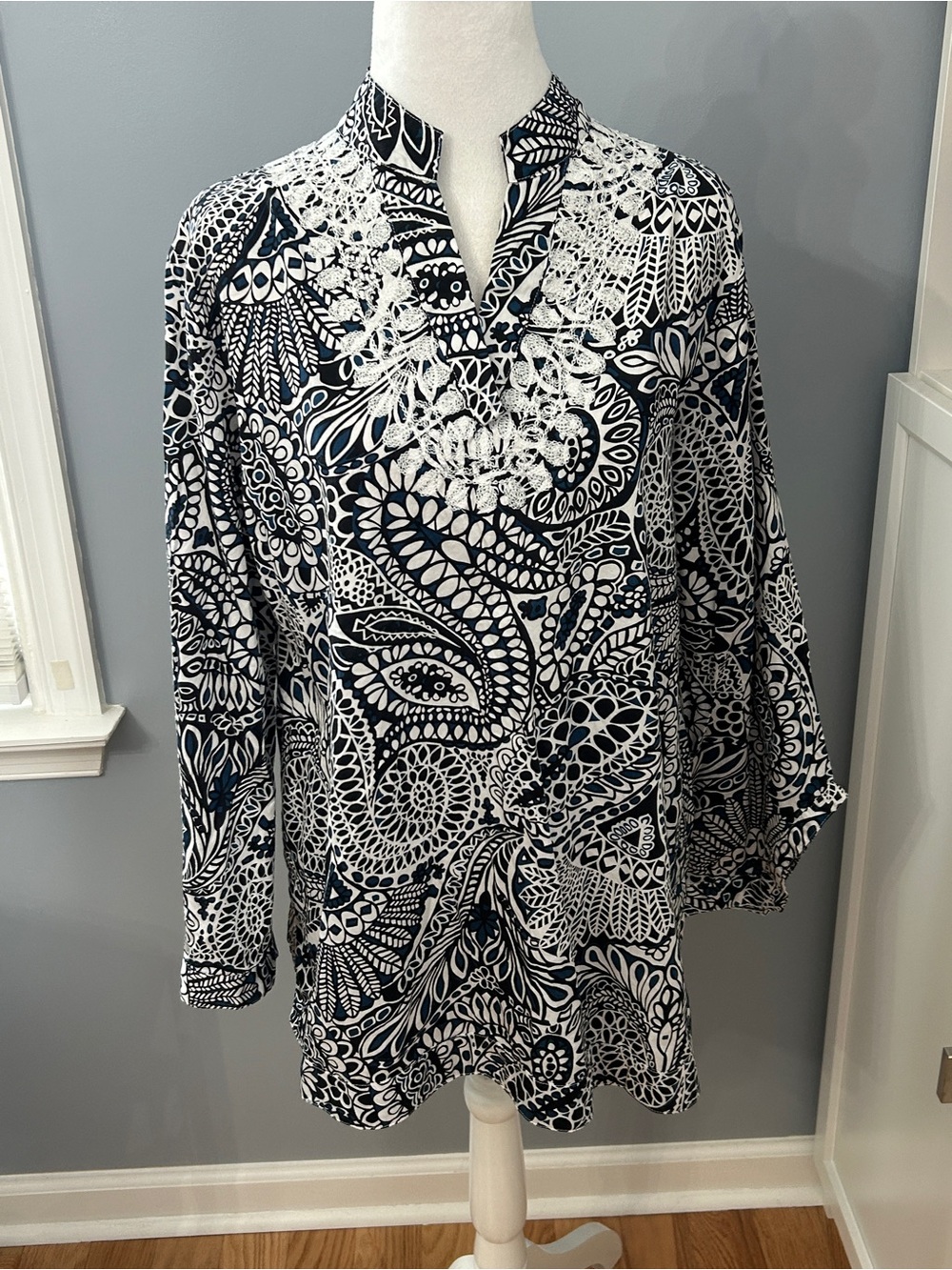 Tyler Boe XL Cotton Paisley Tunic Top Black White Slate Blue Embroidered V Neck
